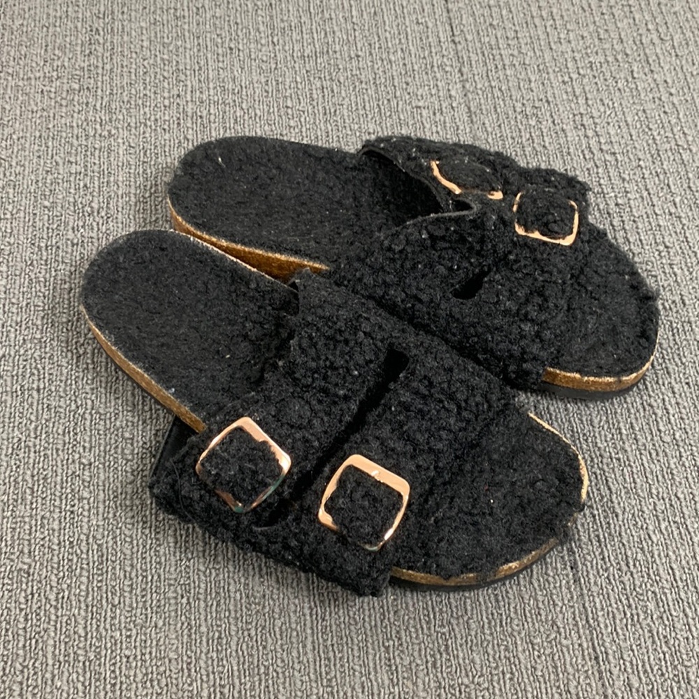 Bamboo Defeat-75 Sandals Womens Size 7 Black Faux Fur Slip on Footbed Slides